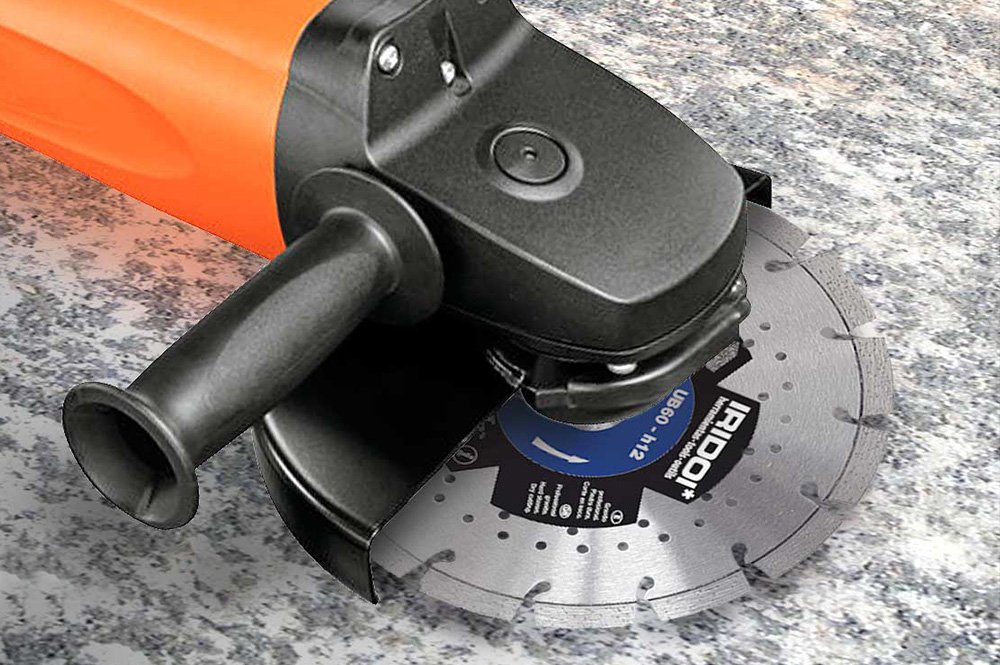 Primer plano de una sierra de disco horizontal