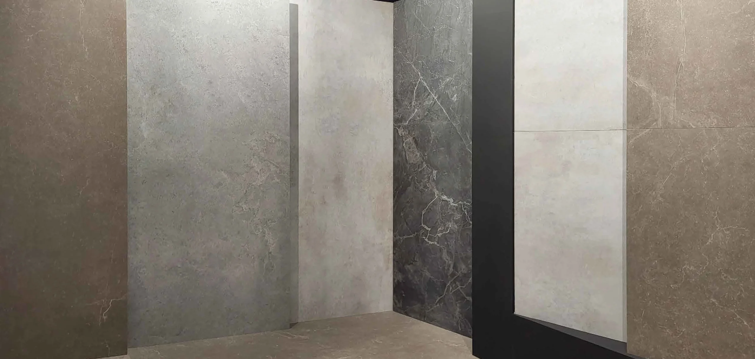 Muestras de materiales de revestimiento de diferentes colores y texturas